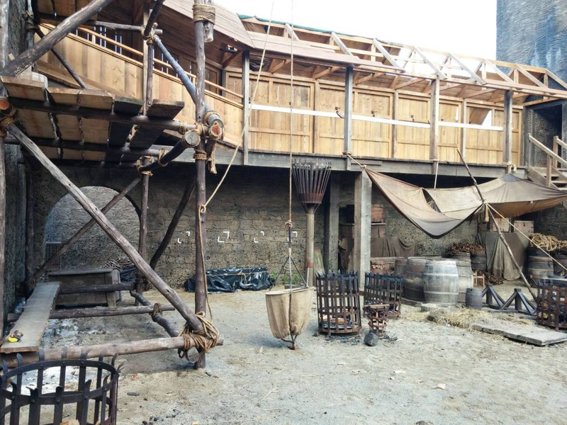 Illustration for article titled The Latest Game Of Thrones Photos Reveal A Surprising Season 5 Location